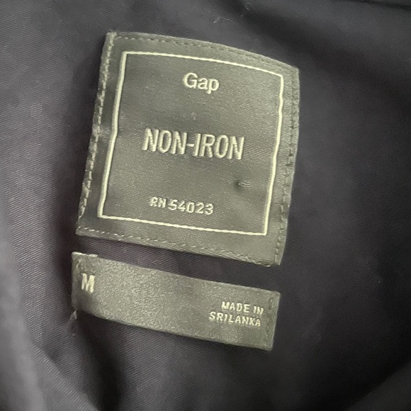 GAP Button-Down - Picture 4 of 7